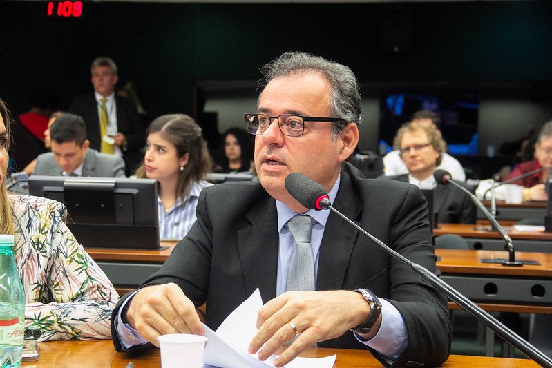 Danilo Cabral apresenta projeto para impedir privatização de unidades de saúde