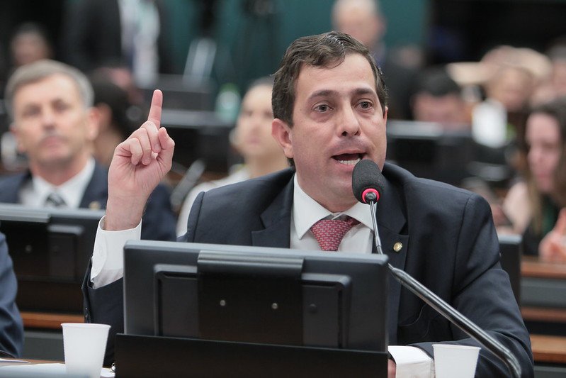 Gervásio Maia critica compra da vacina Covaxin pelo Governo Federal
