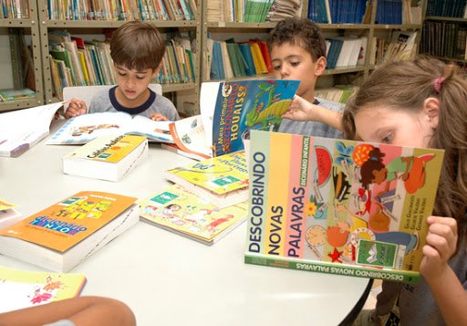 Projeto de Rafael Motta que destina recursos para a compra de livros é aprovado pela Comissão de Educação