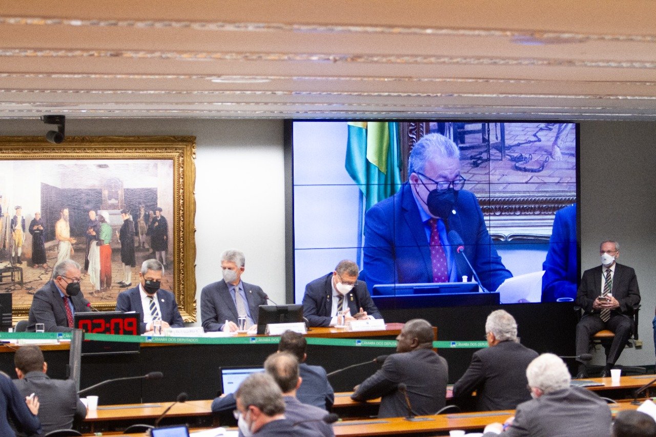 Socialistas questionam ministro da Defesa sobre ameaças do presidente Bolsonaro à democracia