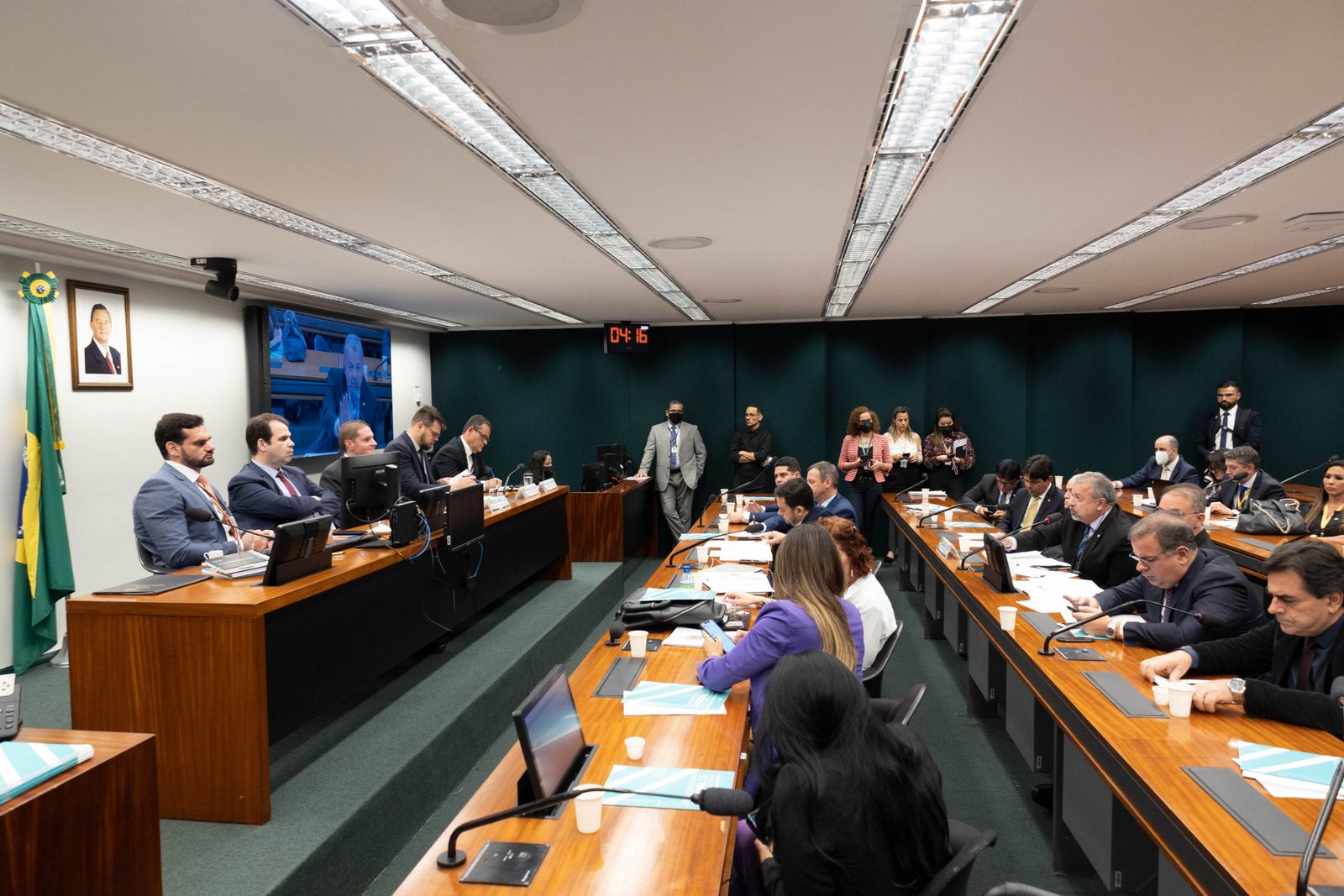 Elias Vaz questiona advogado-geral da União sobre a AGU defender ex-funcionária de Bolsonaro