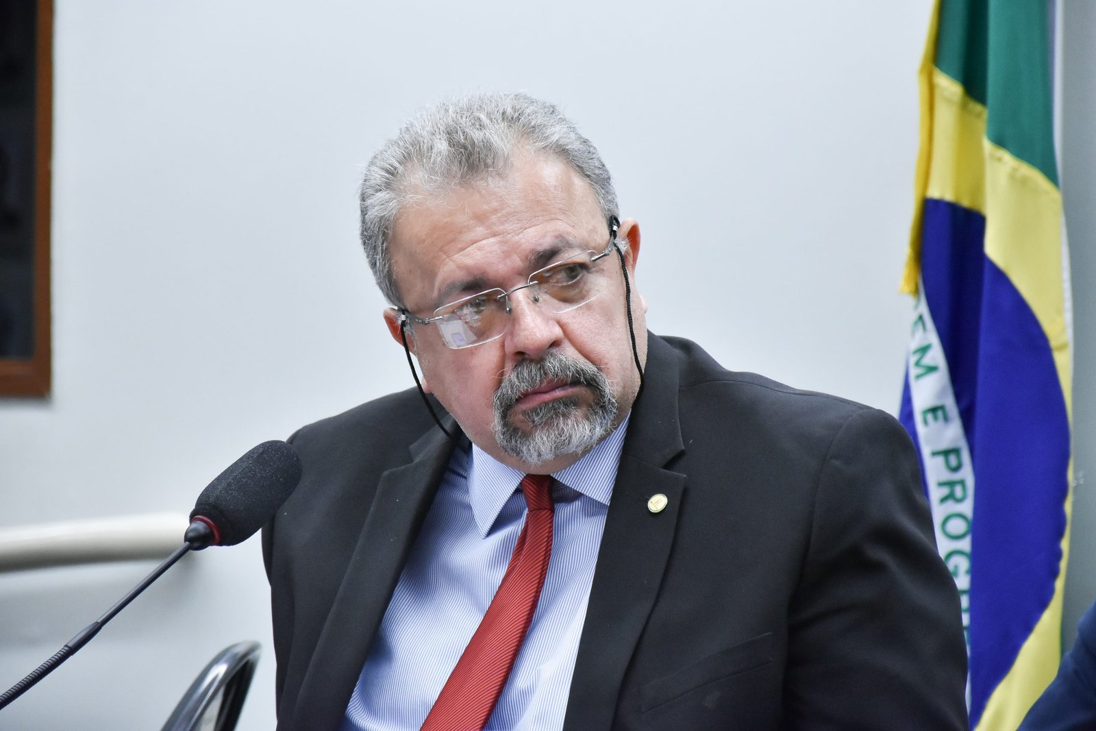 A pedido de Elias Vaz, ministro de Bolsonaro terá que prestar esclarecimentos sobre apagão de julgamentos ambientais