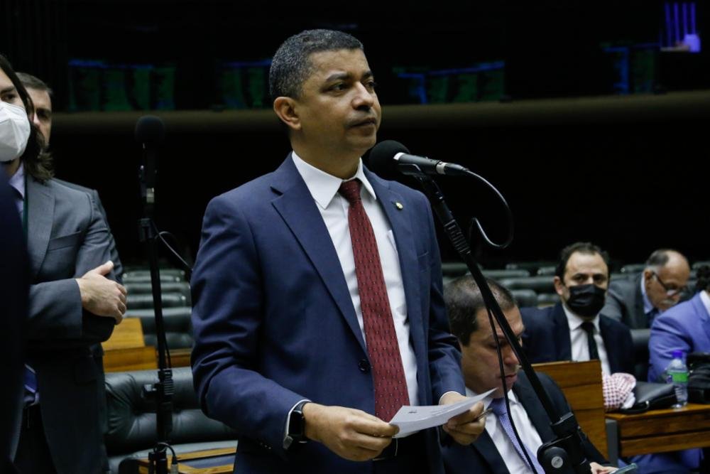 PSB pede auxílio permanente de R$ 600 para população e critica PEC da reeleição