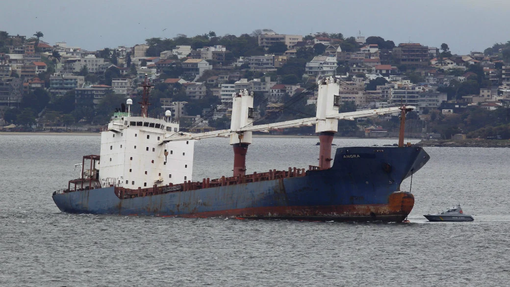 Deputados do PSB questionam Defesa sobre medidas para evitar acidentes com embarcações abandonadas no litoral