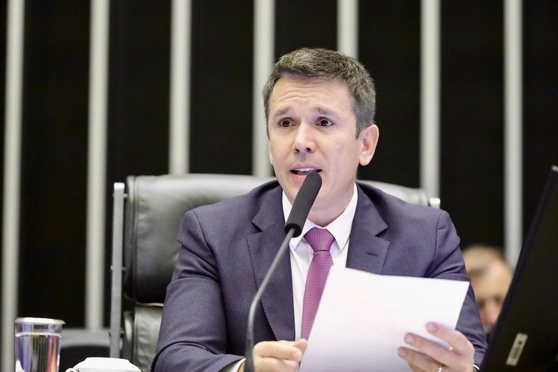 Felipe Carreras apresenta 4 projetos para combater organizações criminosas que atuam na manipulação de resultados no futebol
